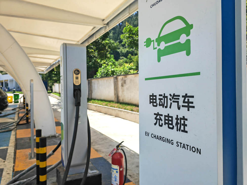 電動(dòng)汽車充電設(shè)施.jpg